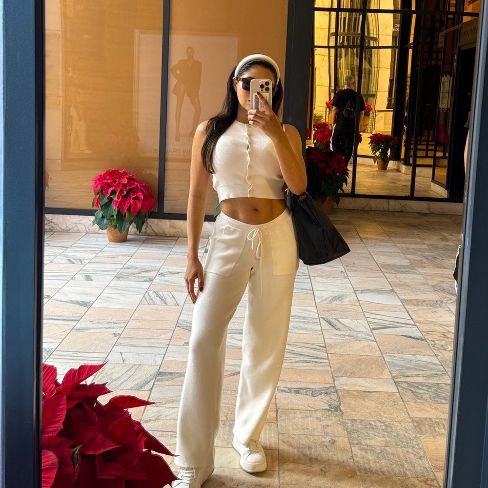 Elegant White Women's Knit Set